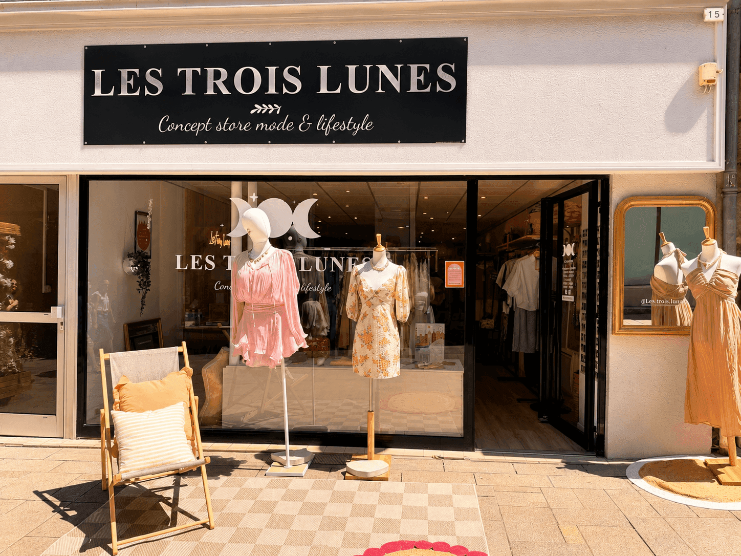 LES TROIS LUNES
